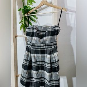 FRENCH CONNECTION STRAPLESS MINI DRESS